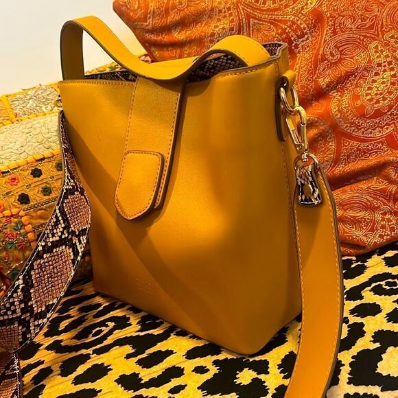 MERSI beautiful Crossbody Bag - Picture 4 of 10